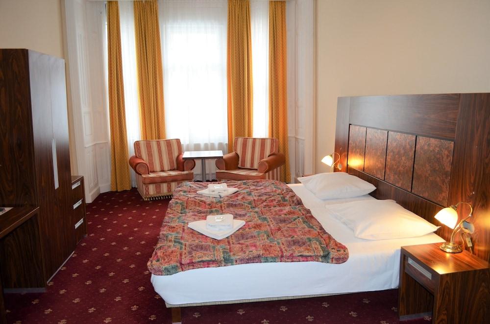 Hotel Palacky Карловы Вары Экстерьер фото