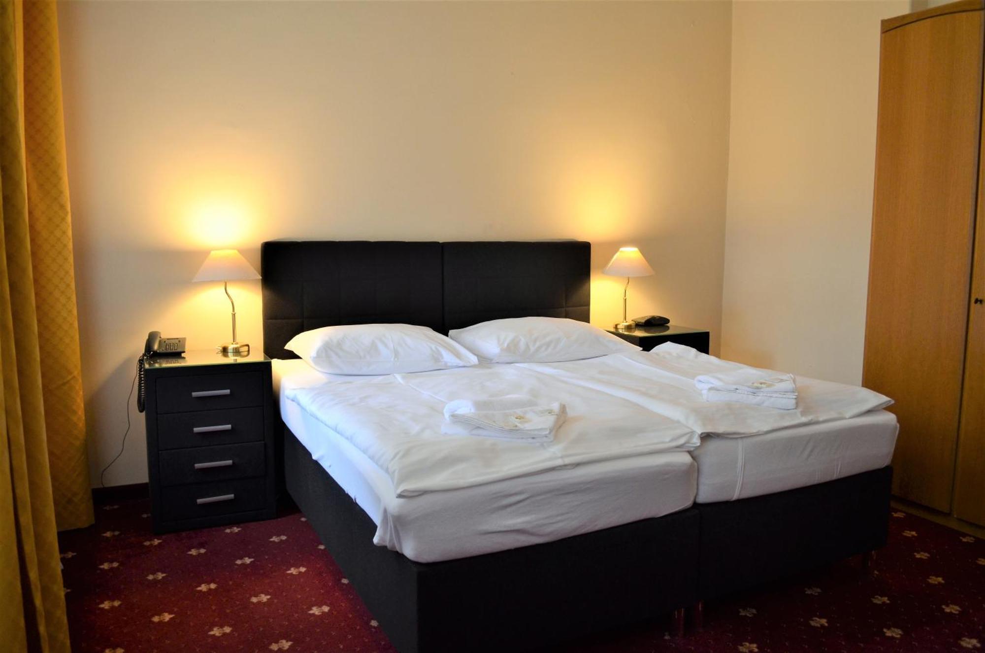Hotel Palacky Карловы Вары Экстерьер фото
