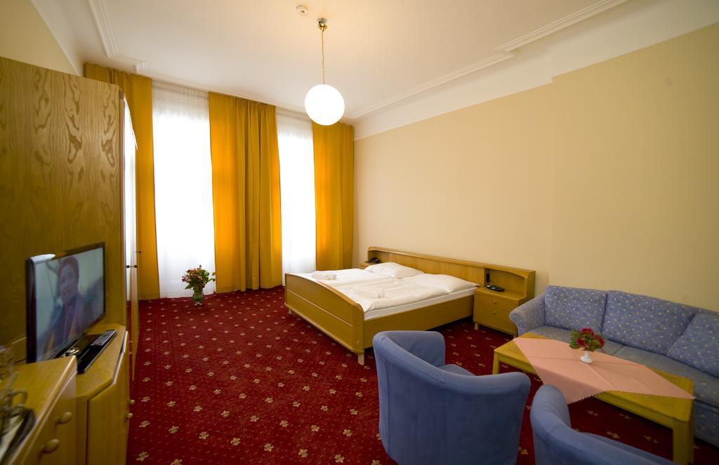 Hotel Palacky Карловы Вары Экстерьер фото